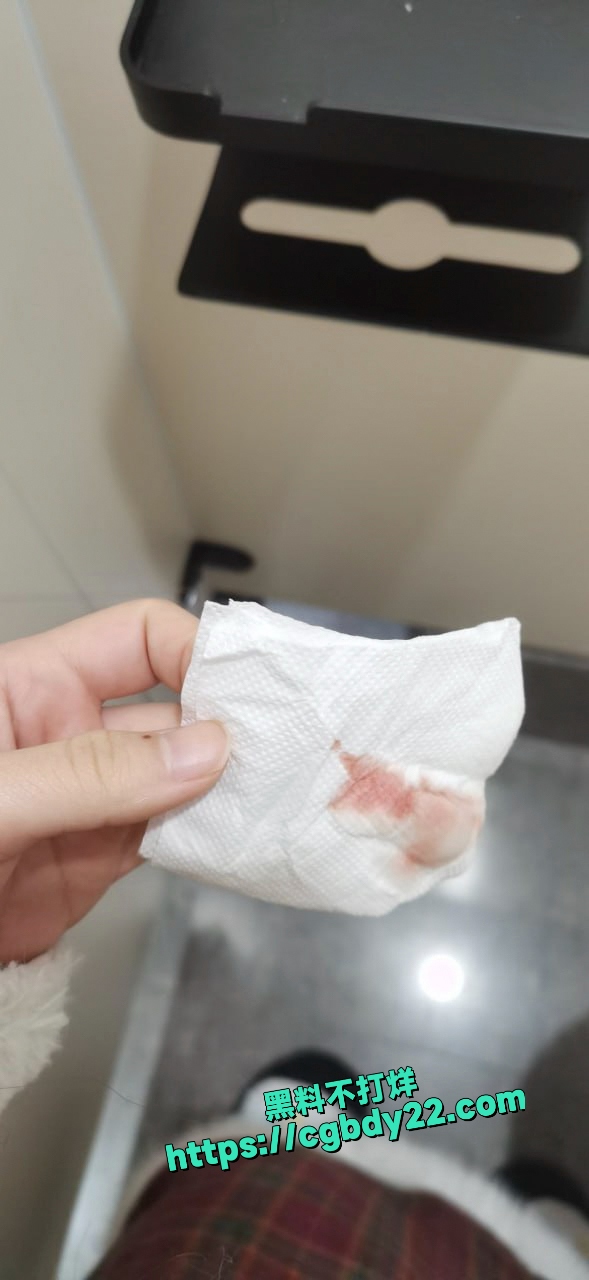 河南平顶山大学学姐 在出租屋自慰裸舞14