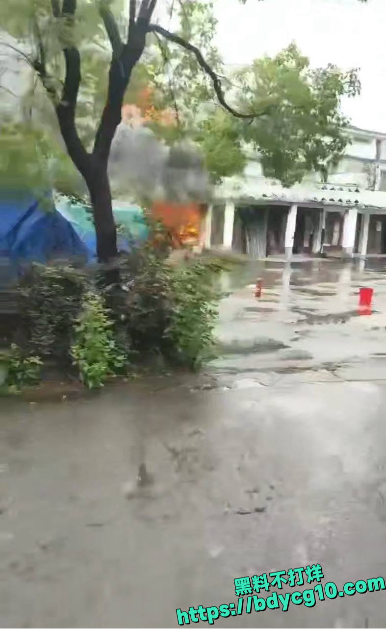 苍南县灵溪镇厅基二街民居突发火灾事故3