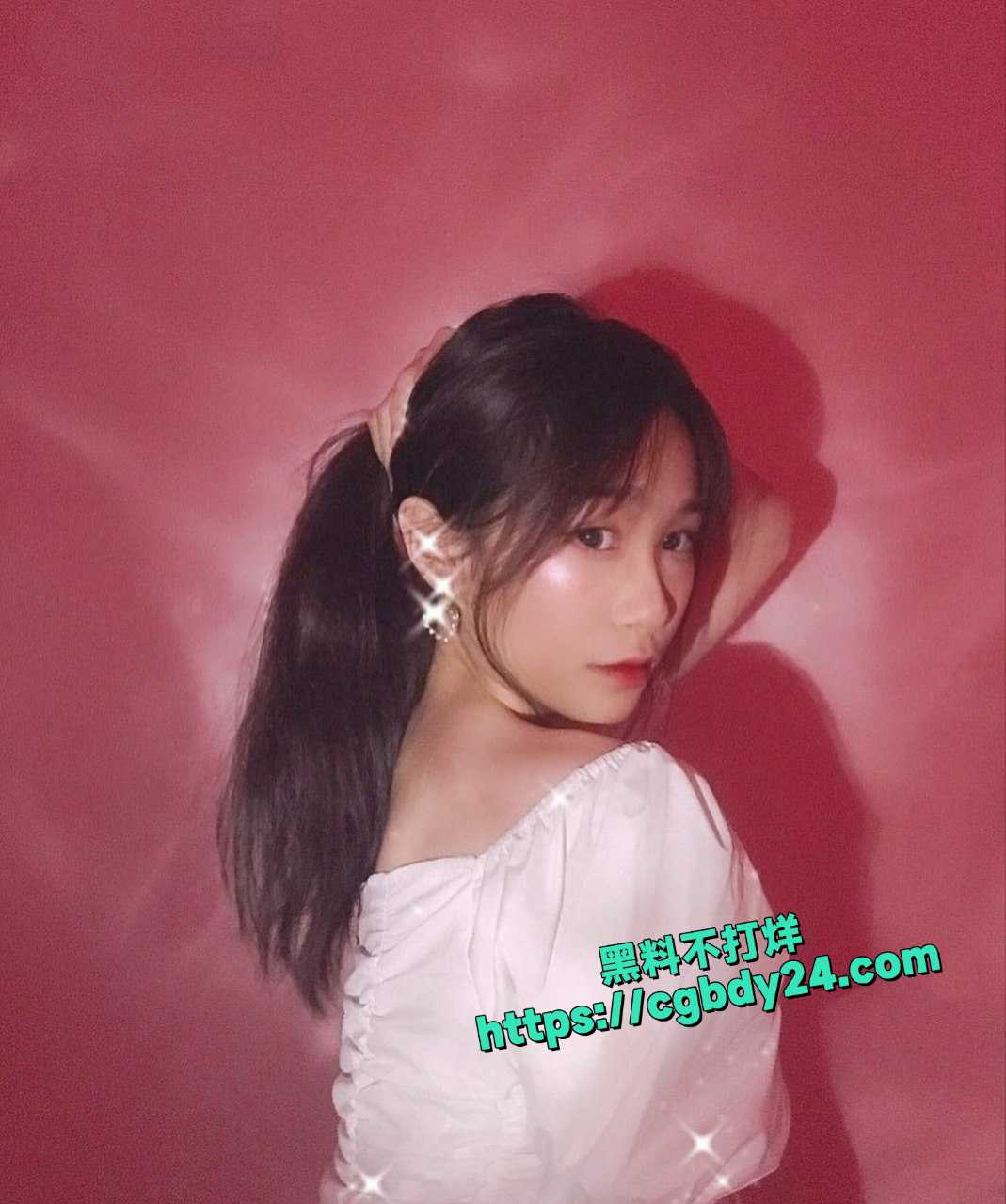 女大学生静宜与男友自拍的露面口交视频和后入做爱视频被外流了出来3