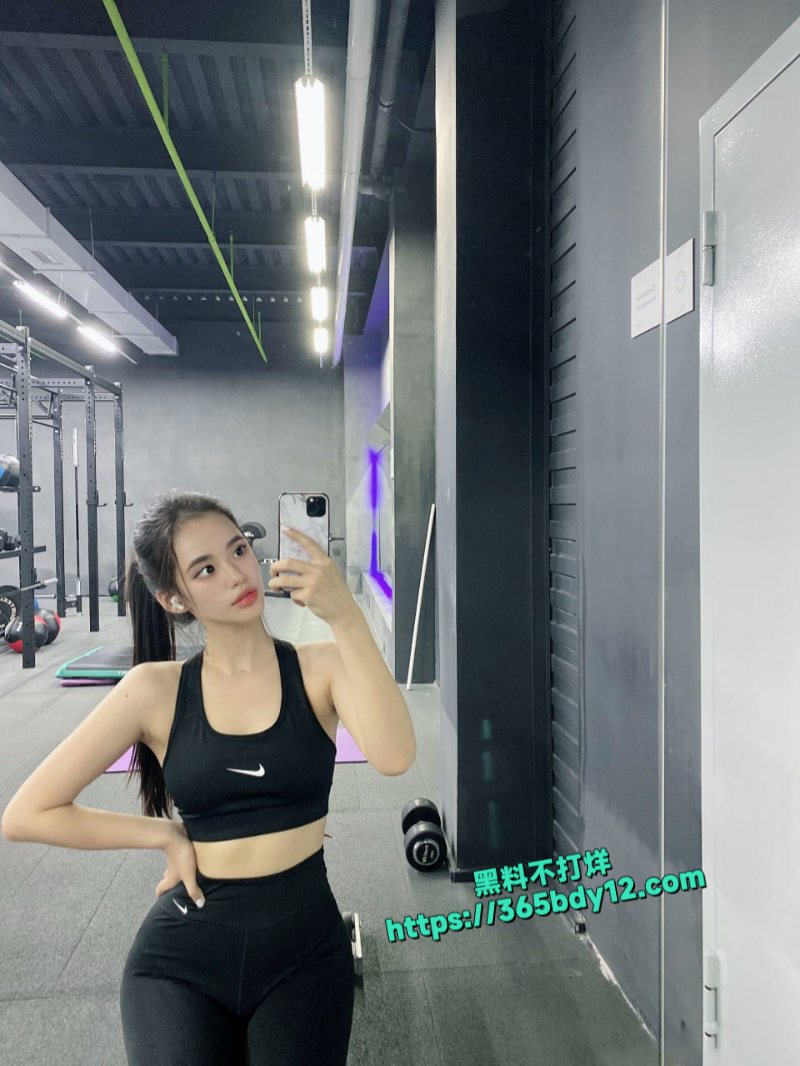 Onlyfans顶级身材Lichang罕见全裸自慰翻白眼17