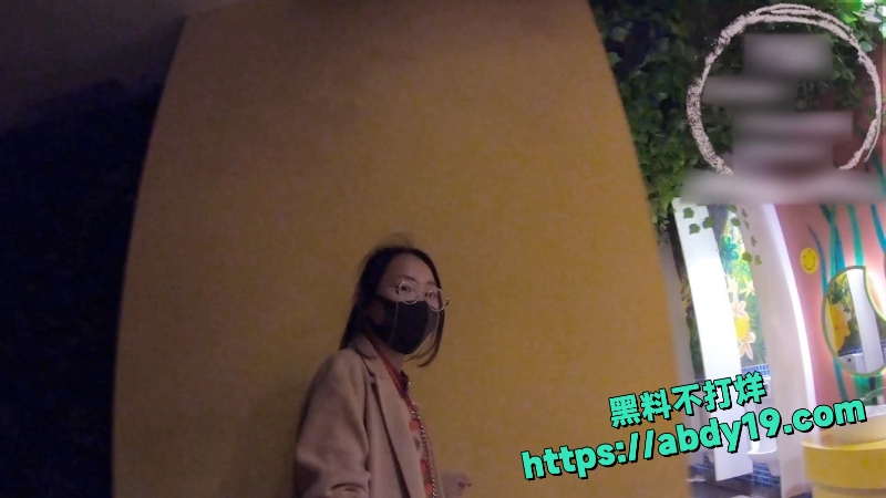 冯珊珊全裸自束握陌生人鸡巴1