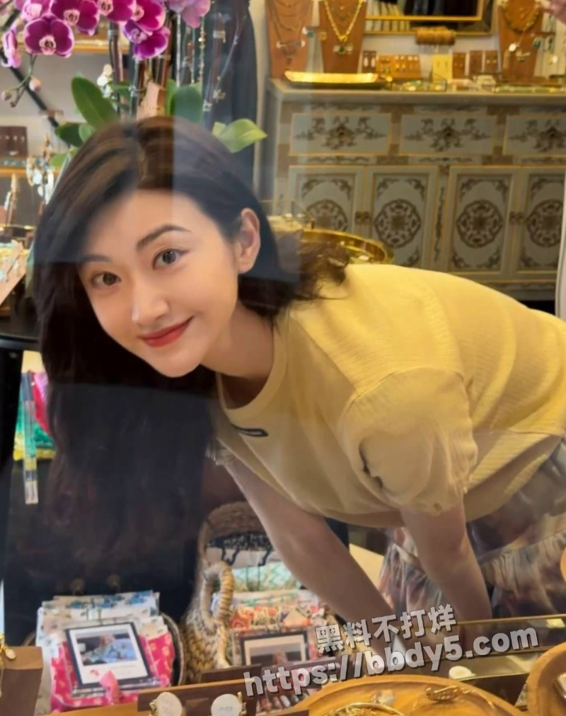 网传J姓顶流女星借赴美代孕17