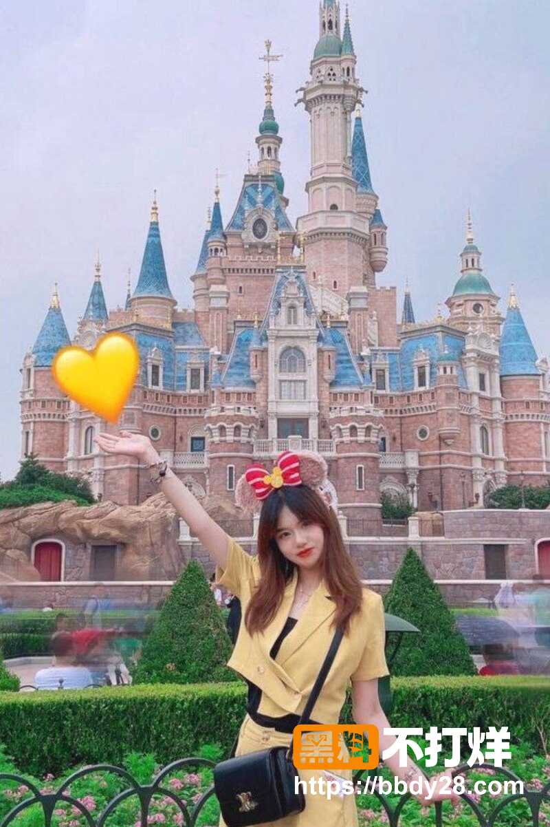 广州清纯女大学生杨薇薇私拍3