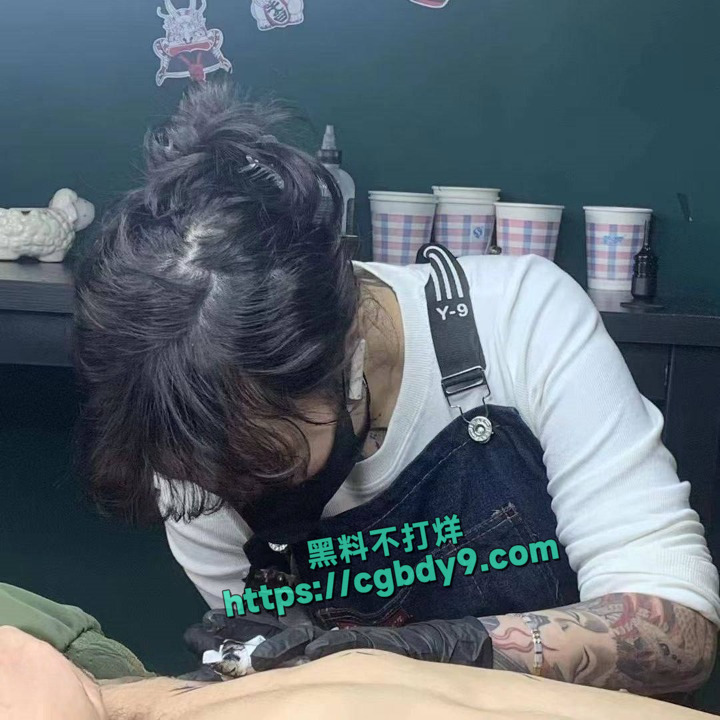 抖音lee李李 纹身师店老板娘性爱视频流出2 (5).jpg