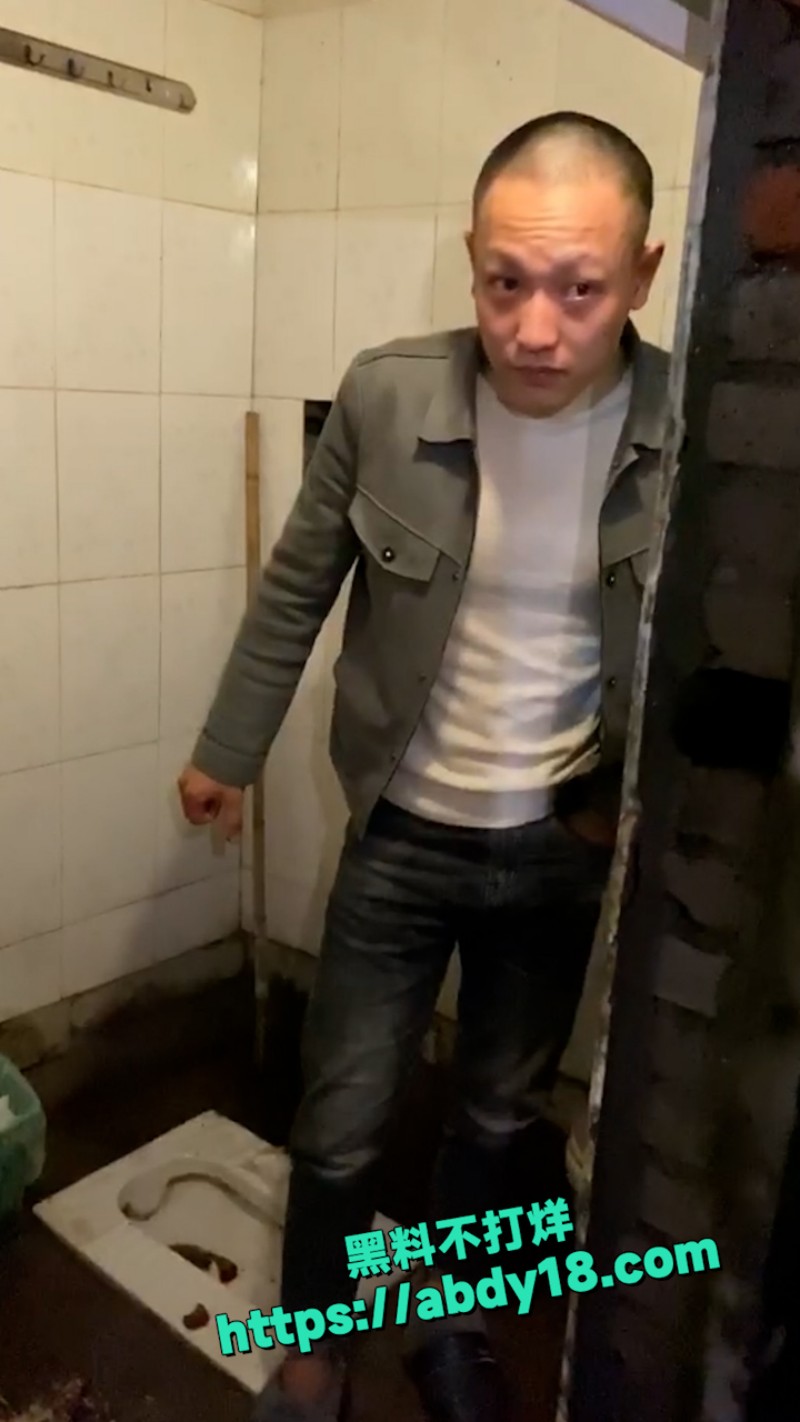 重庆 过气网红邓得葩 11