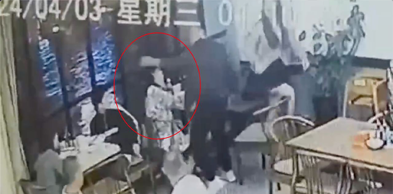 四川内江 又现唐山打人事件 16岁女孩吃饭 拒绝陪陌生人喝酒 被3壮汉围殴暴打
