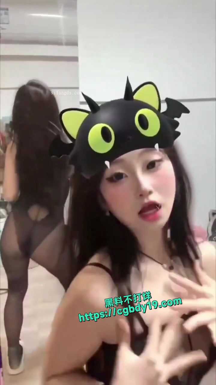 抖音苗条嫩妹，裸舞脸穴同框自慰5