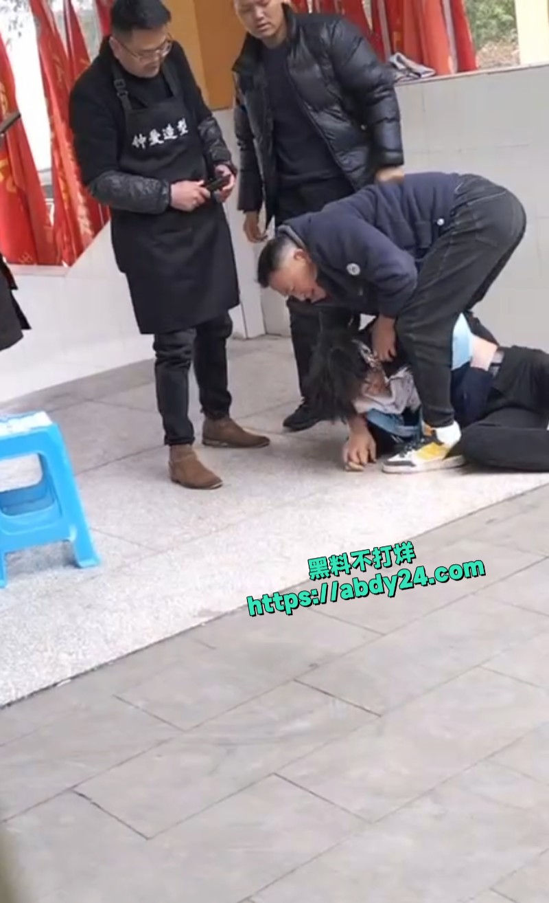 重庆垫江一中强迫学生剪发8