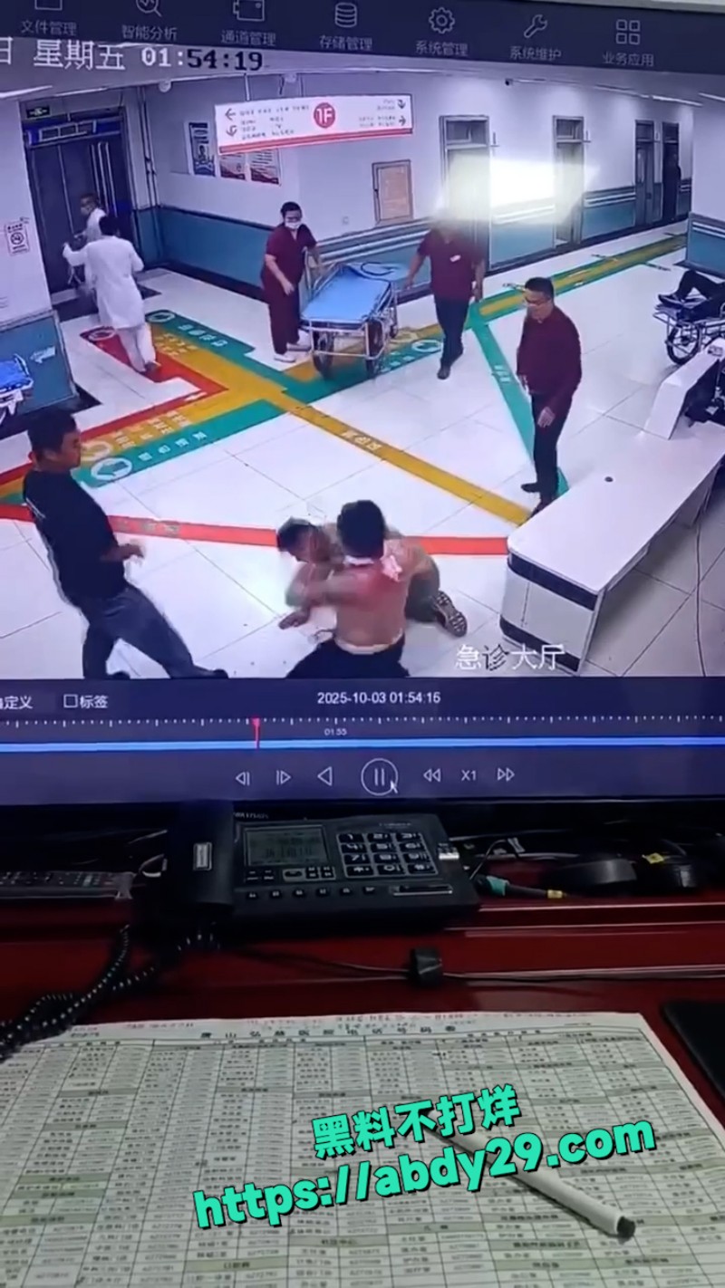 黑衣男子犯贱 4