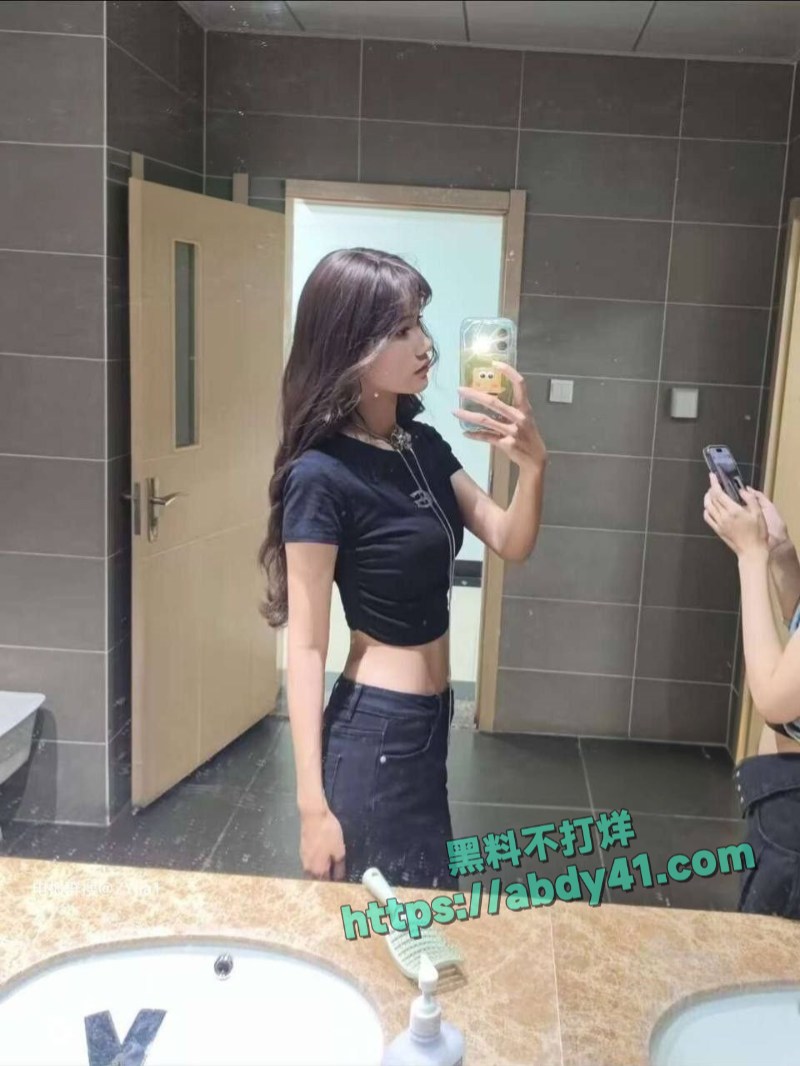 乌鲁木齐05年大学生杨雅淇2