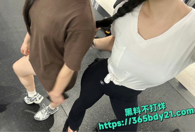健身翘臀女大学生的日常8