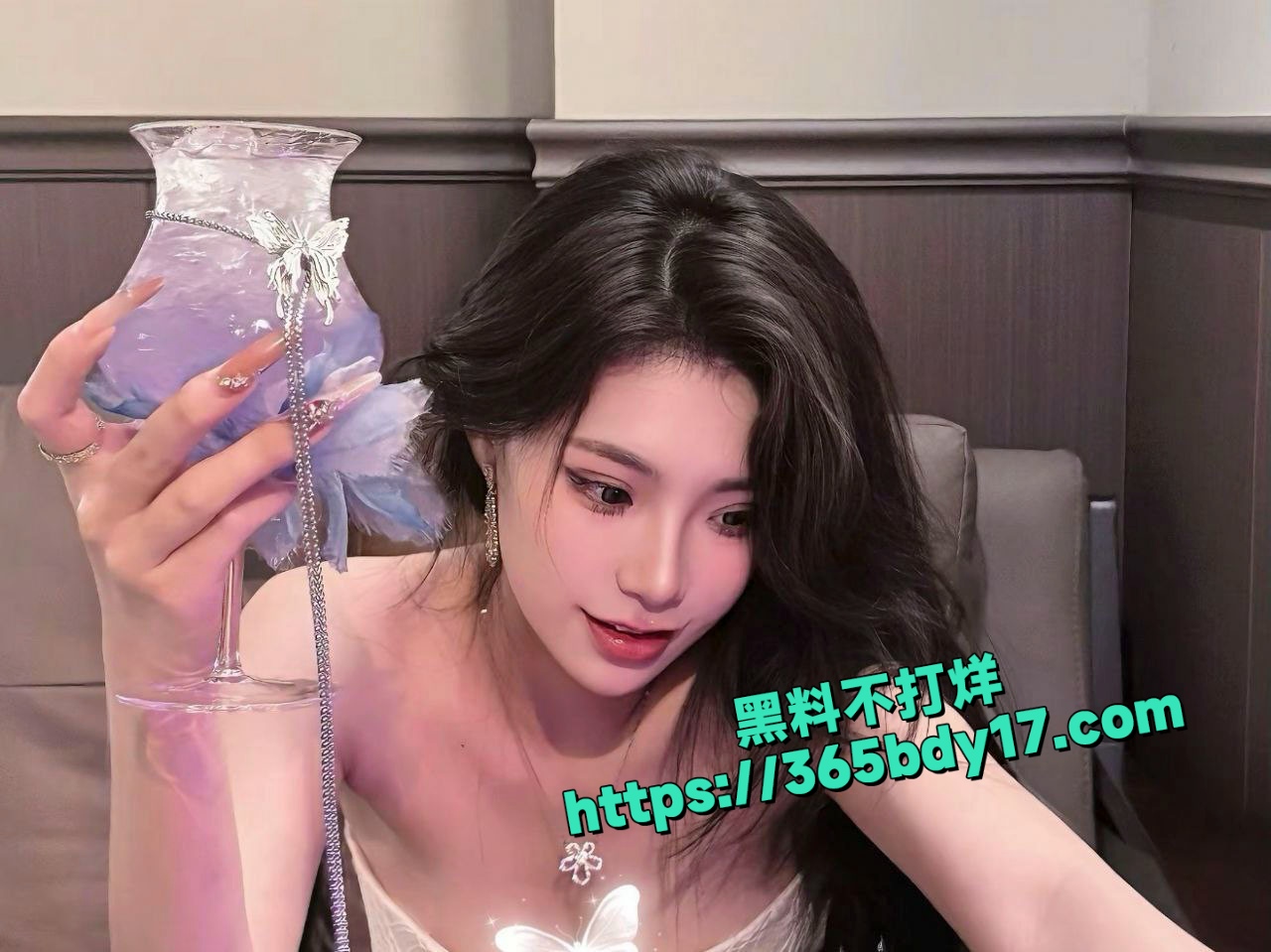 00后黄黑皮女神杨璐本性暴露喜欢被用绳子捆绑嘴巴堵上口球调教 3