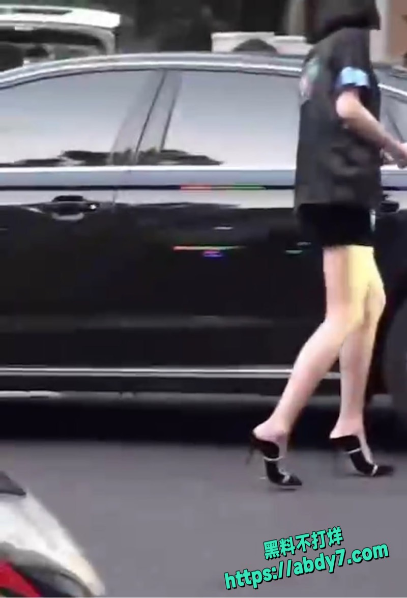 少妇真空逛街视频3