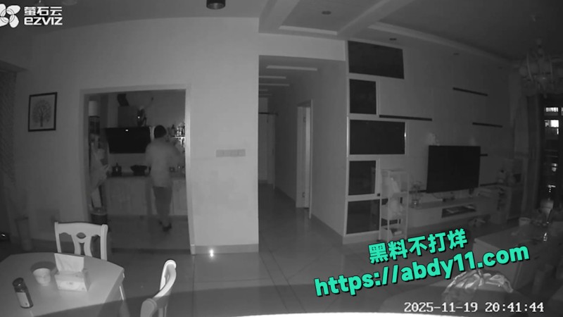 宜宾高空飞贼徒手爬 2