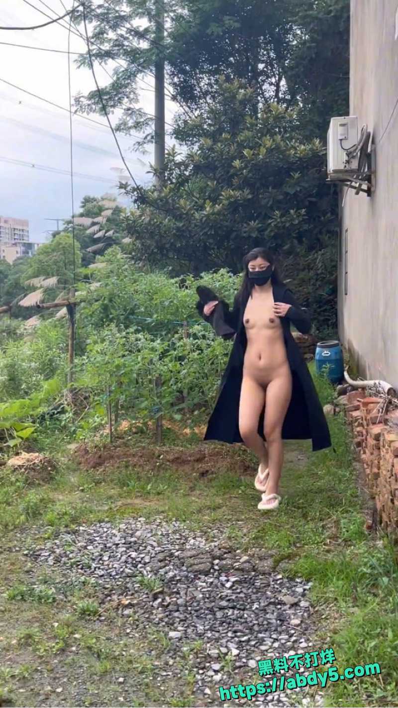 鹿初日记推特裸体出行狂奔视频8