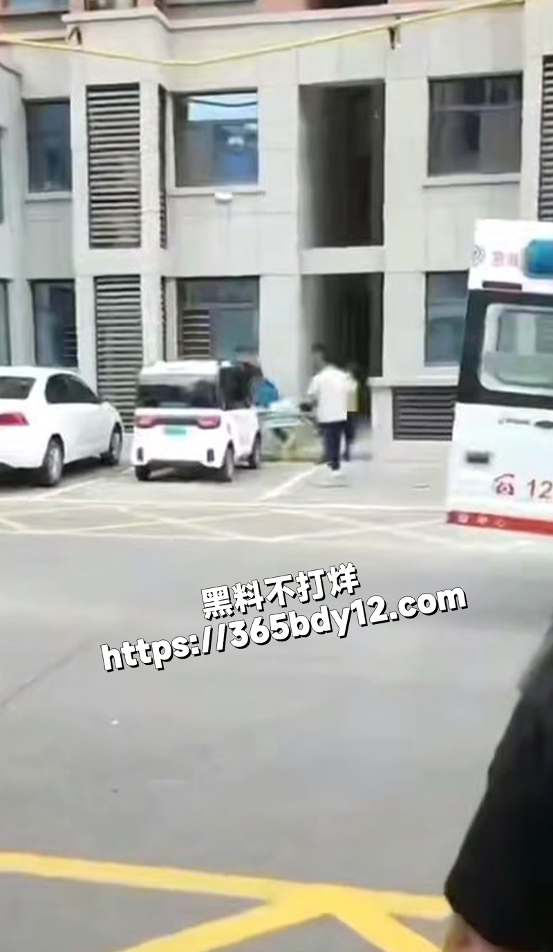 小区跳楼3