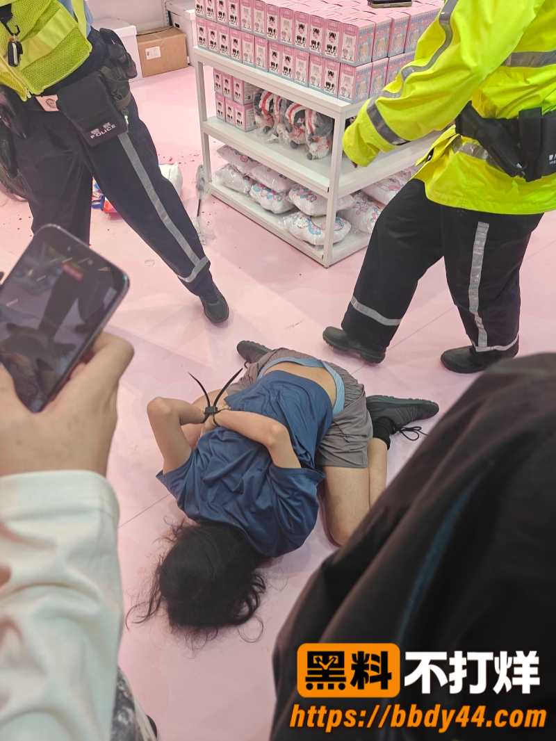 上海快闪店捅人事件14