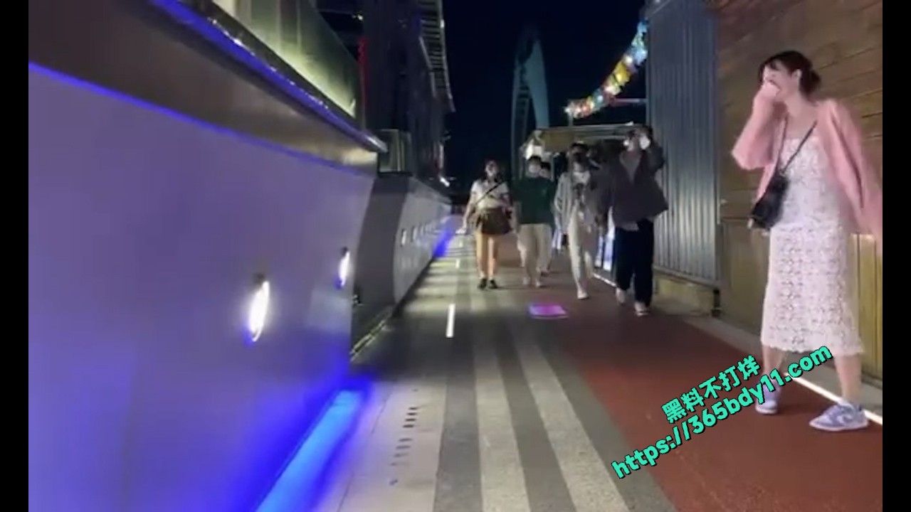 横版模版.00002000.Still023