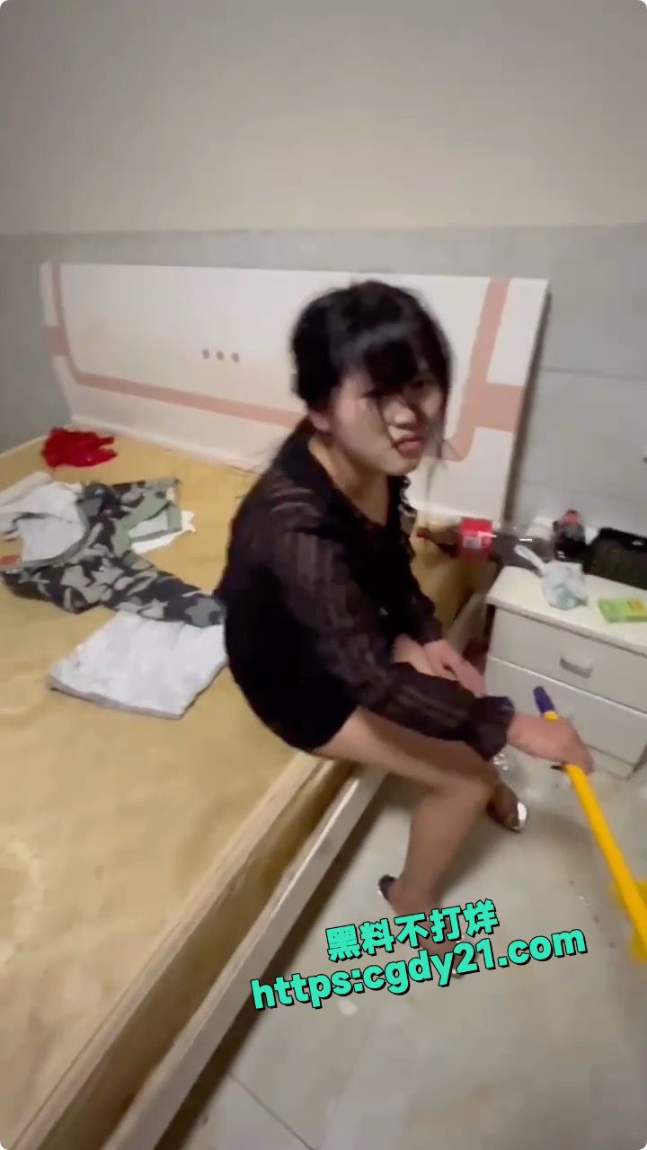 精神小妹暴打姐妹2