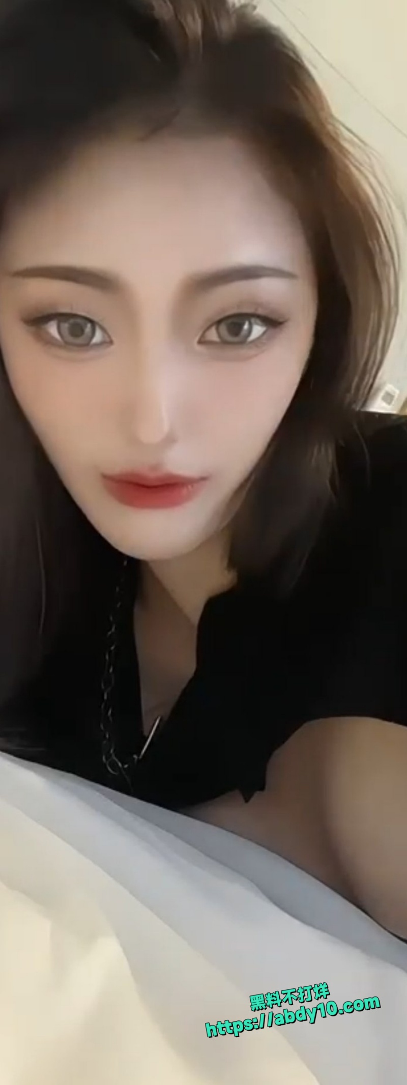 TikTok博主Laura3