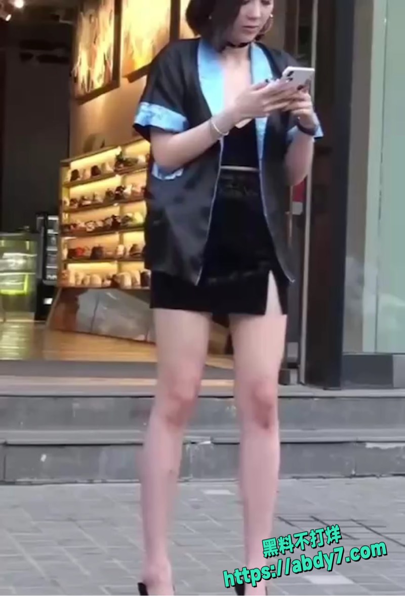 少妇真空逛街视频7