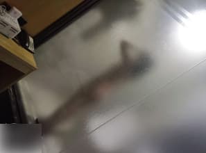【原创首发】(4)⼥⼉在酒店洗澡,玻璃居然是透明的,让我⼤吃⼀惊!!3p