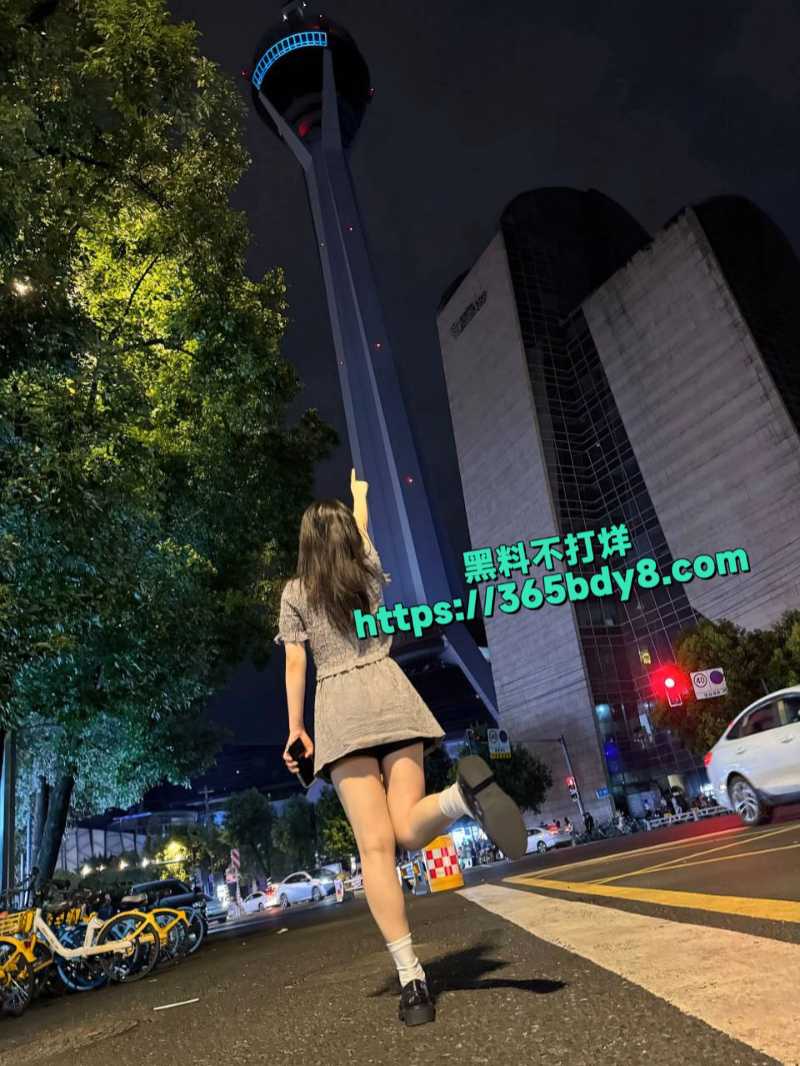 清纯可爱女孩被男友后入啪啪性爱反差视图1