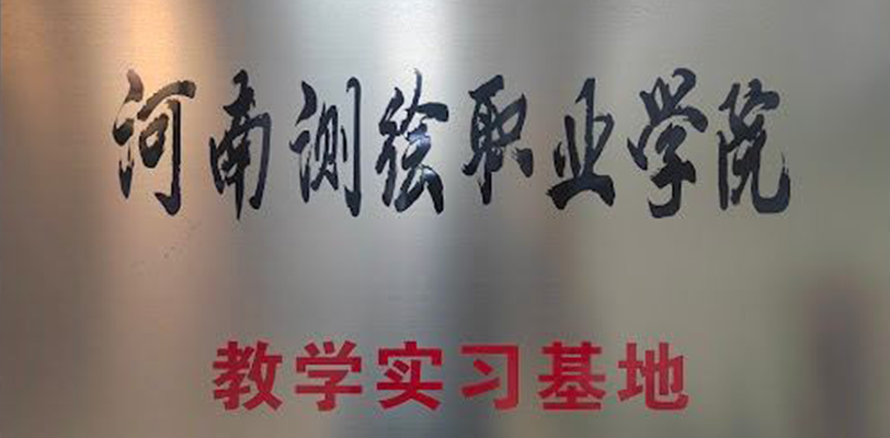 河南测绘职业学院 女大学生 在学校餐厅的小角落做爱抽插 被校友现场抓拍