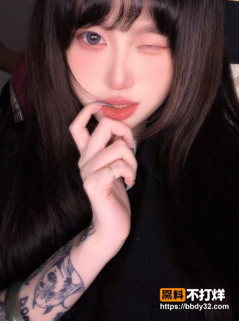 高颜值纹身巨乳小网红花花3