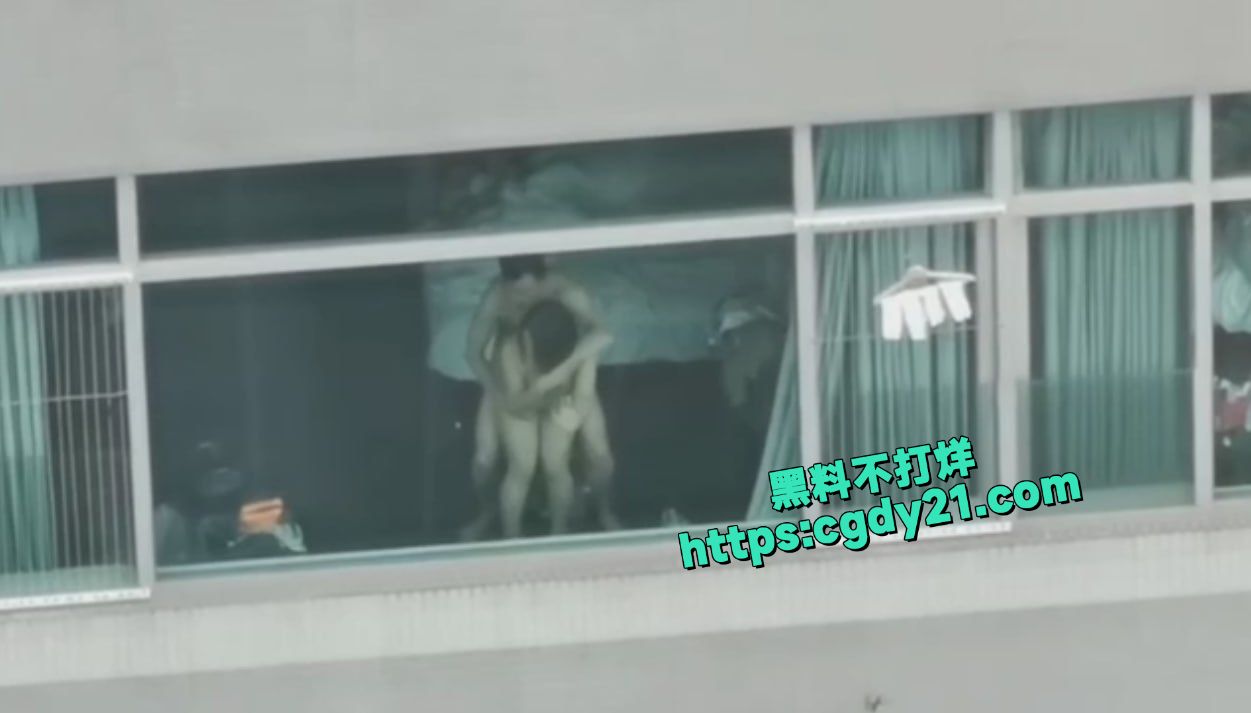 小情侣落地窗前全裸激情后入 主打一个刺激5