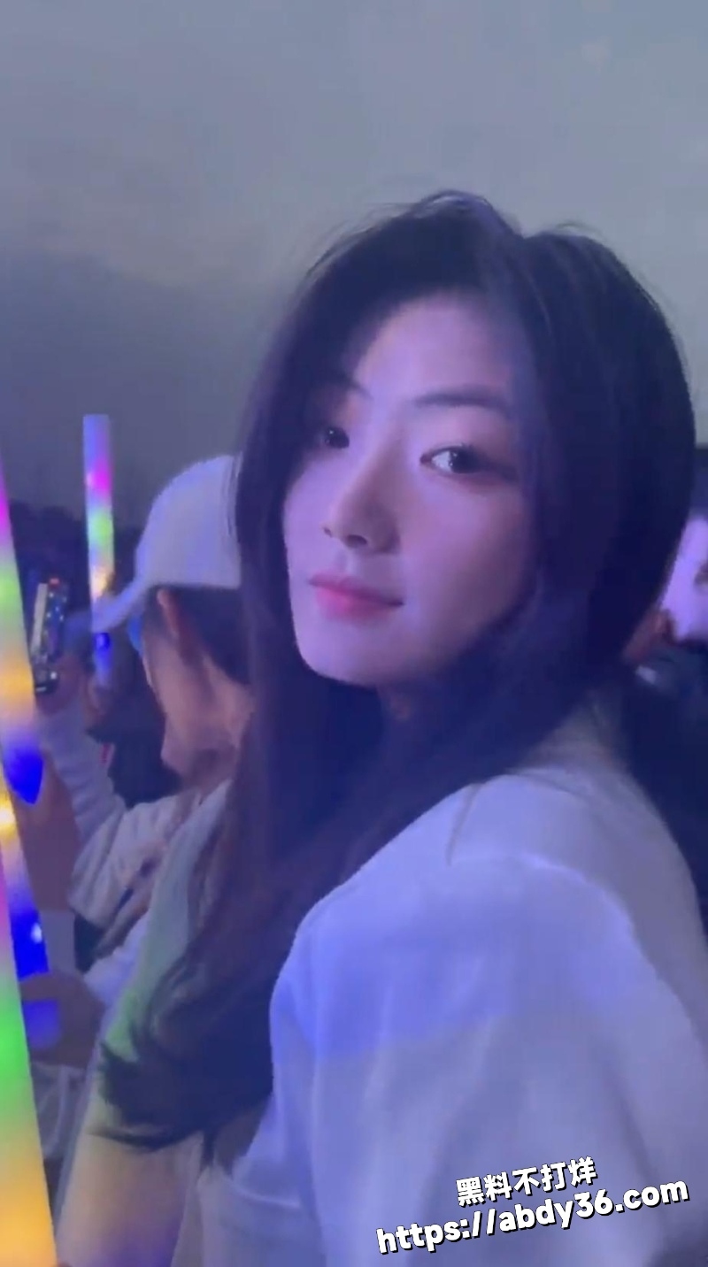温柔淑女型女大学生谢燕红3