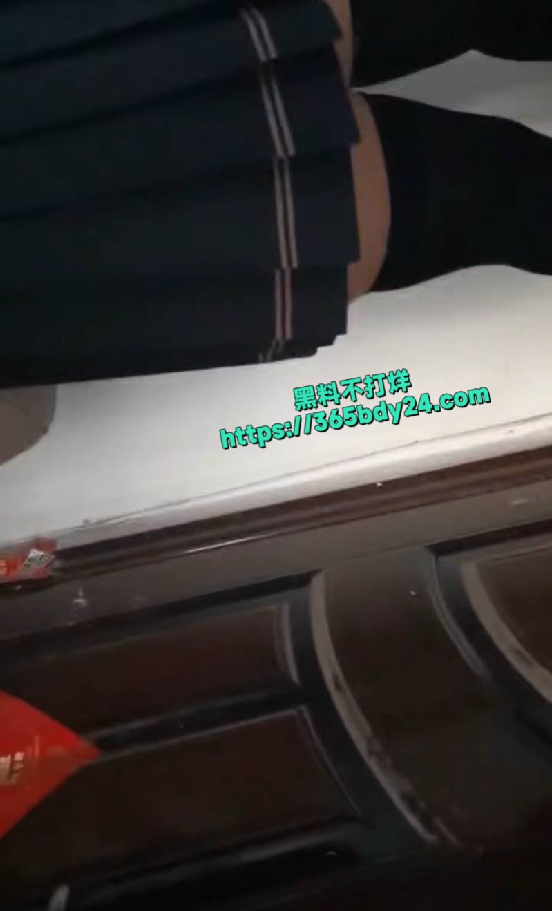 猖狂抄底大神强摸黑丝学生6