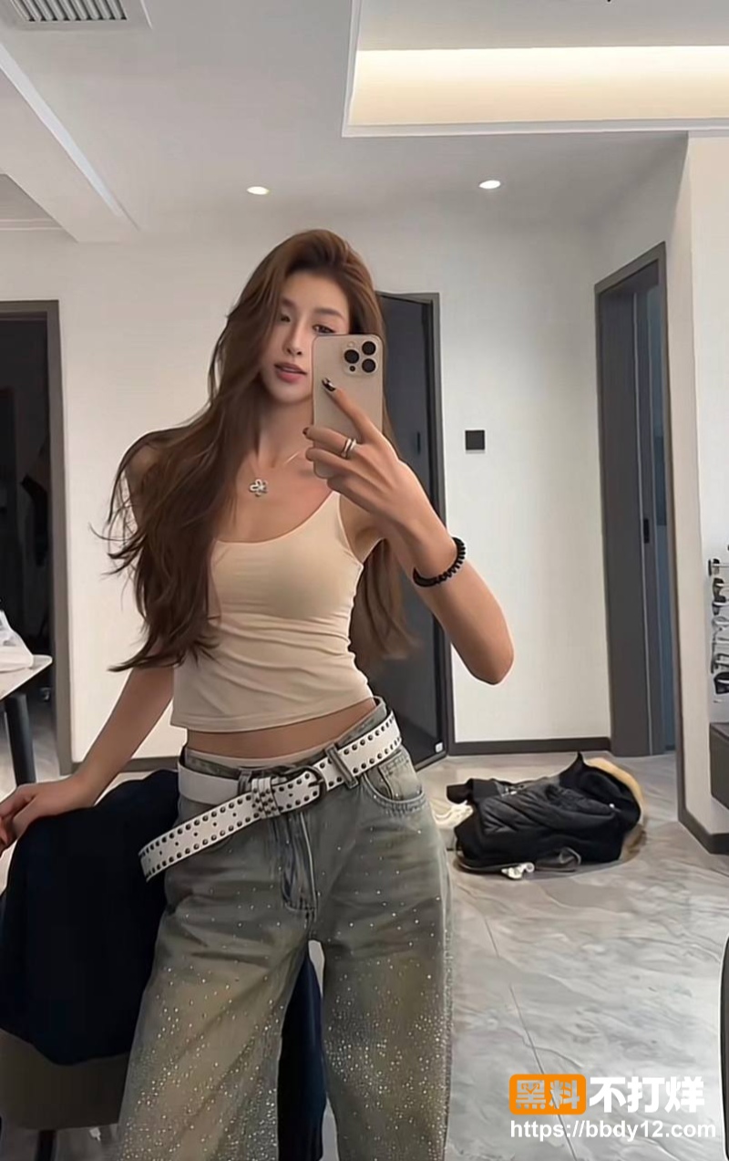 女网红小谭同学约陪大哥22