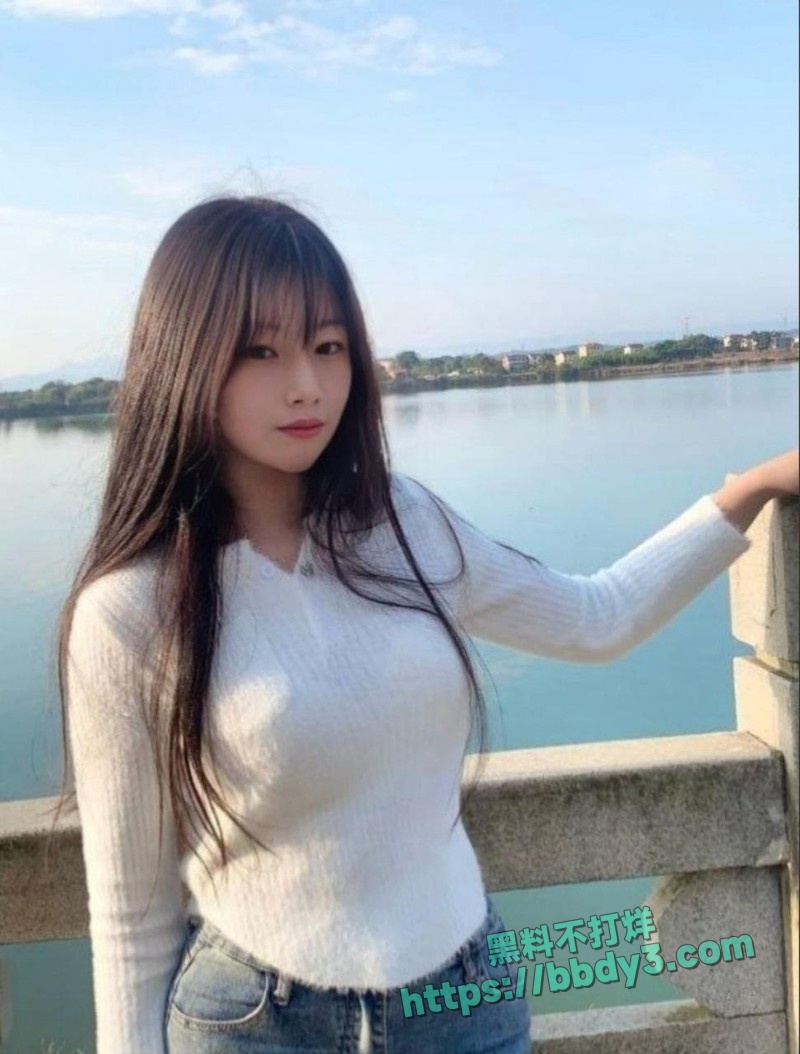 广西大学生卢娟04