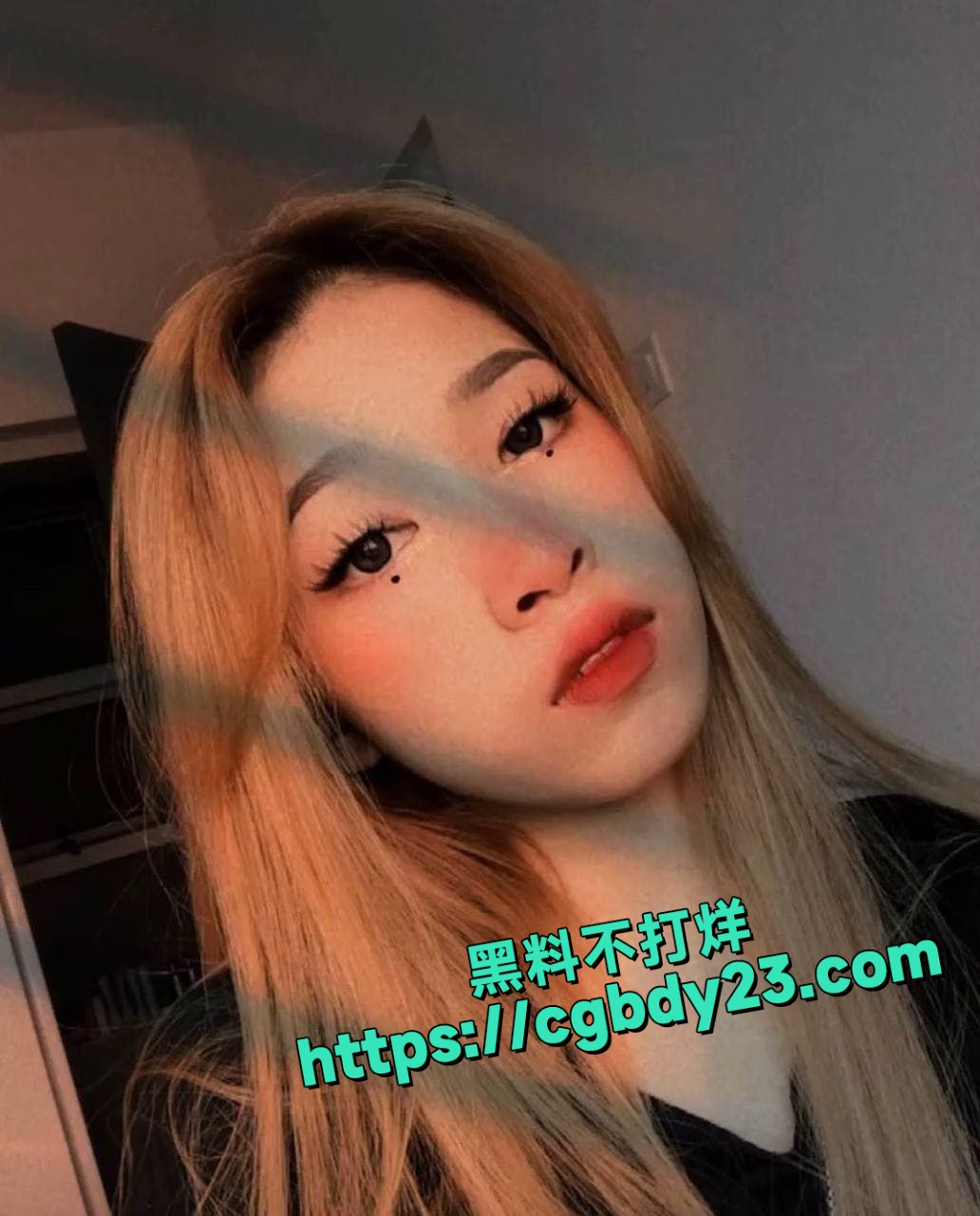 金发美女被男友带到酒店开房打炮4
