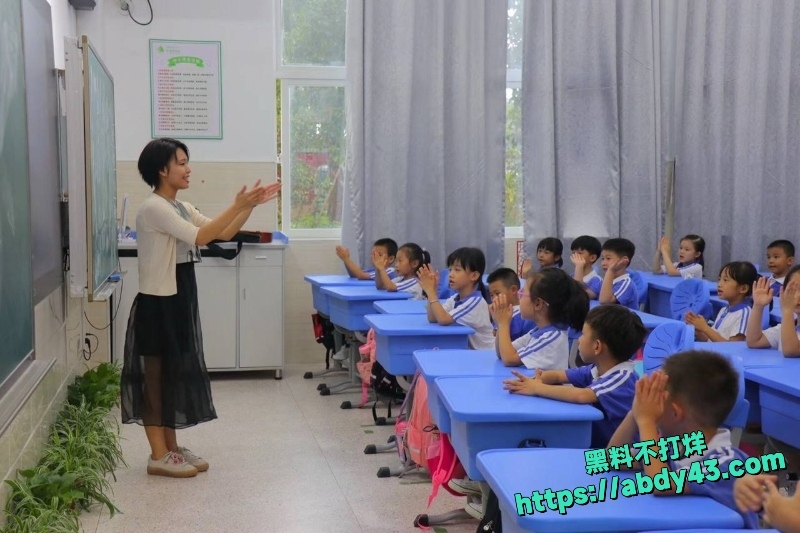 长沙解放西当众咬事件女主角居然还是个小学老师6