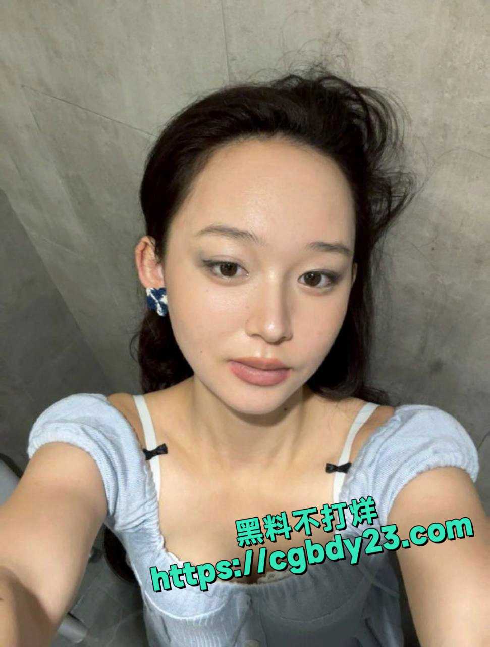 新西兰留学生反差母狗侯梓倩在国外吃洋屌4