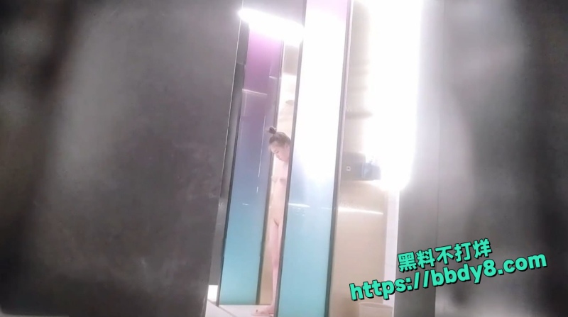 偷拍洗澡  4