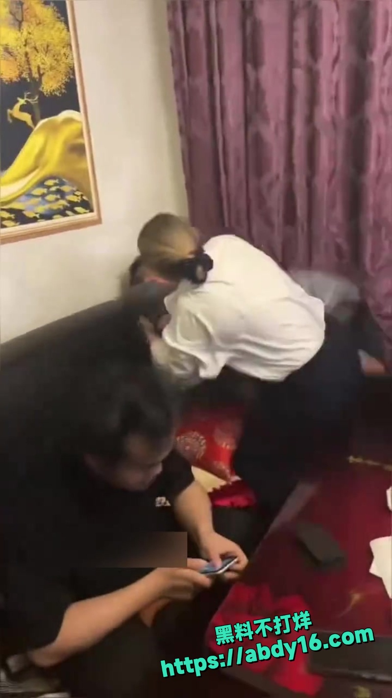 飞机杯被妈发现当场摔碎 3