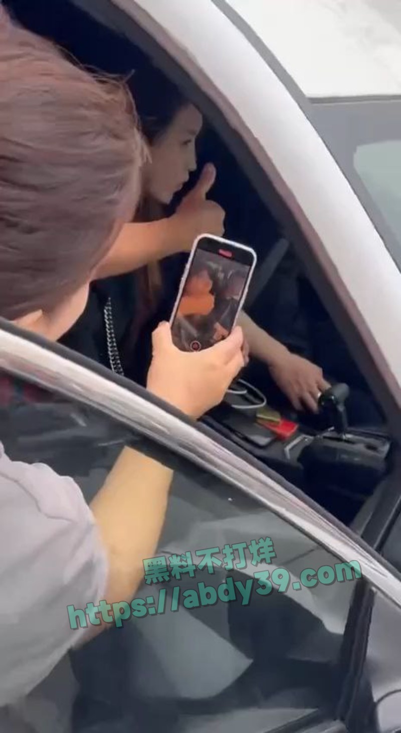 当街围堵捉奸老公7