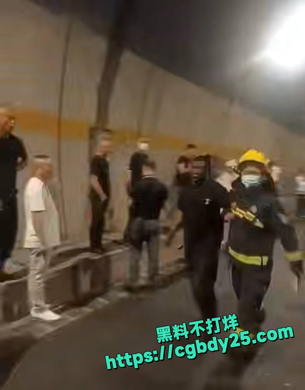 成巴高速拉液化气罐的车爆炸了7