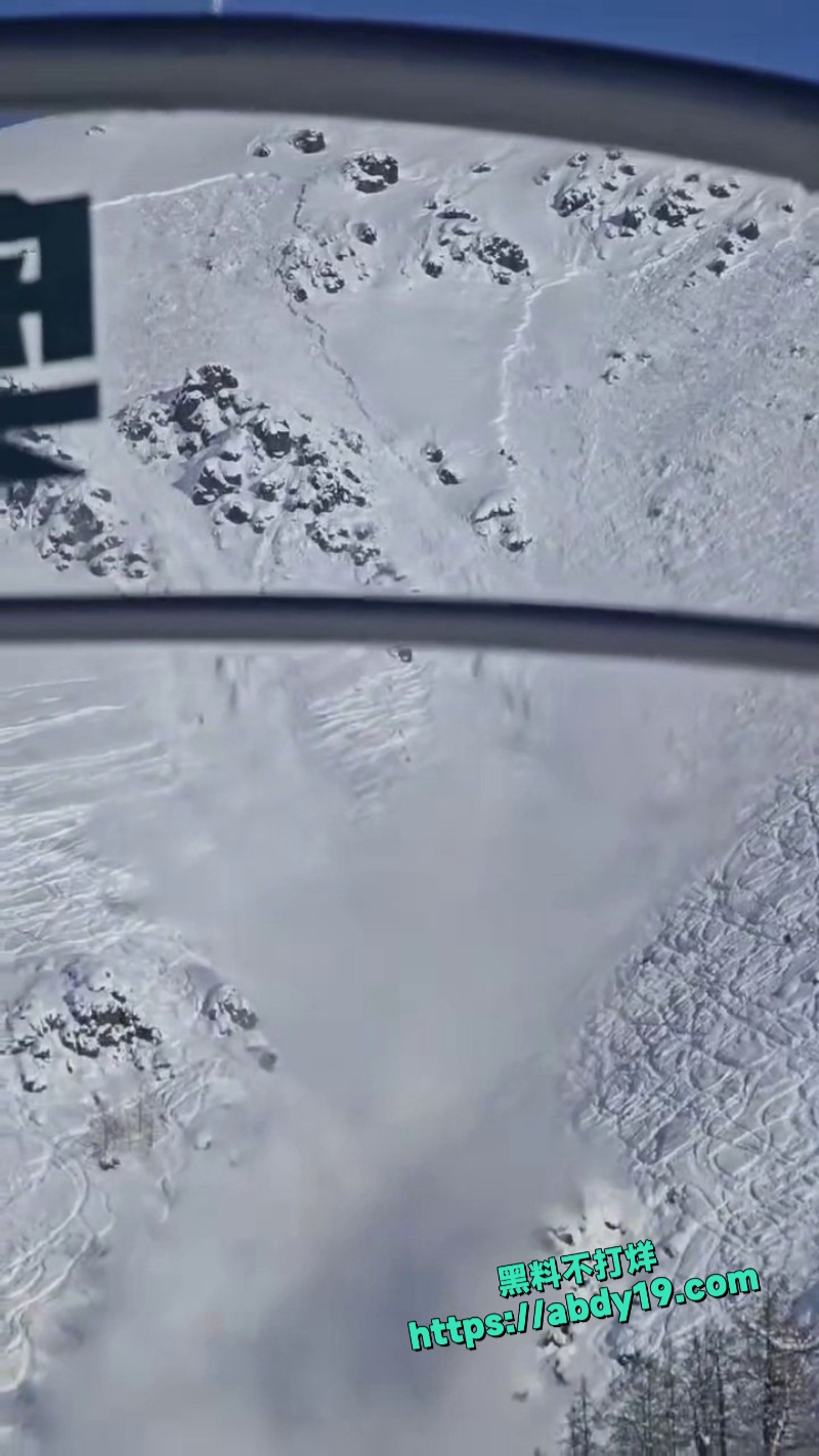 疆喀纳斯吉克普林滑雪场雪崩 3