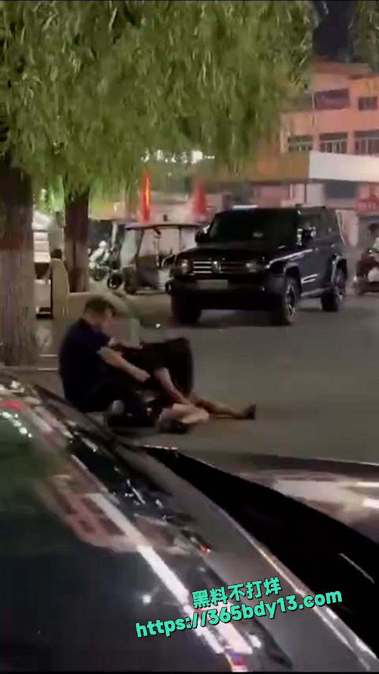 老头当街捡尸 12