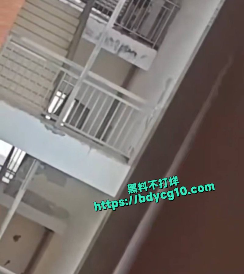 一对情侣上课期间翘课出来口交被偷拍3