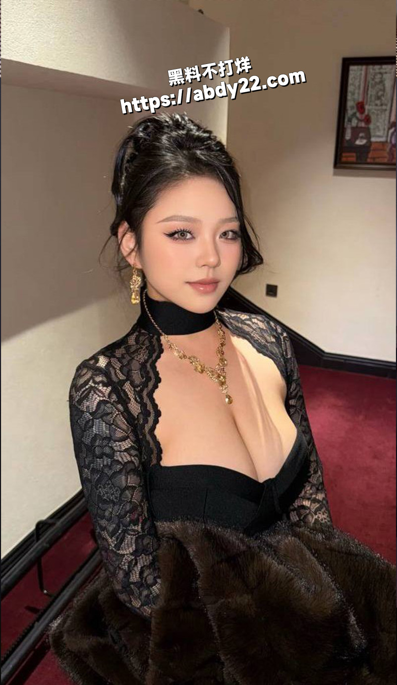 巨乳翘臀母狗2