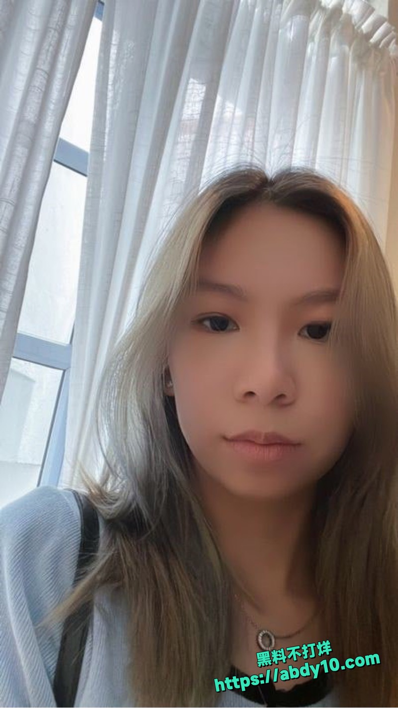 21岁新加坡正妹陈巧恩与男友自拍 4