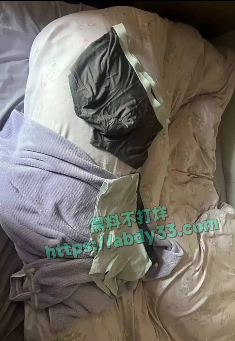 小红书女员工梁凰荣90
