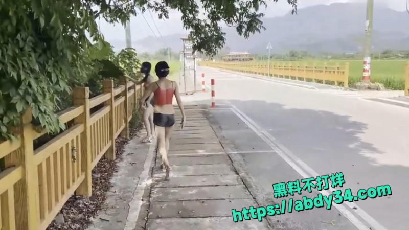 户外露出博主 11