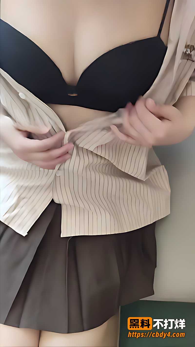 妹妹白色条纹衫局部特写4