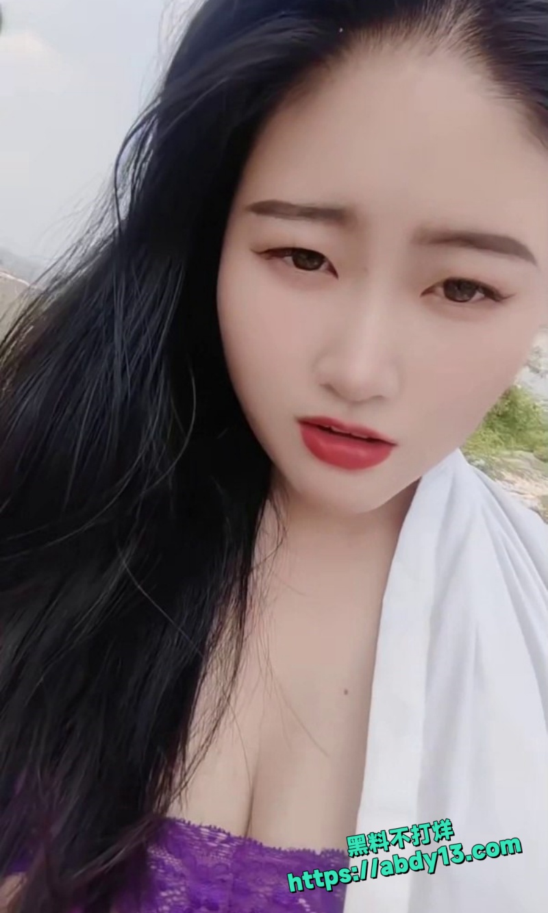顶级淫妻原创山顶露出1